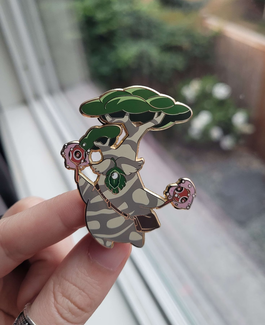 Hetsu Enamel Pin