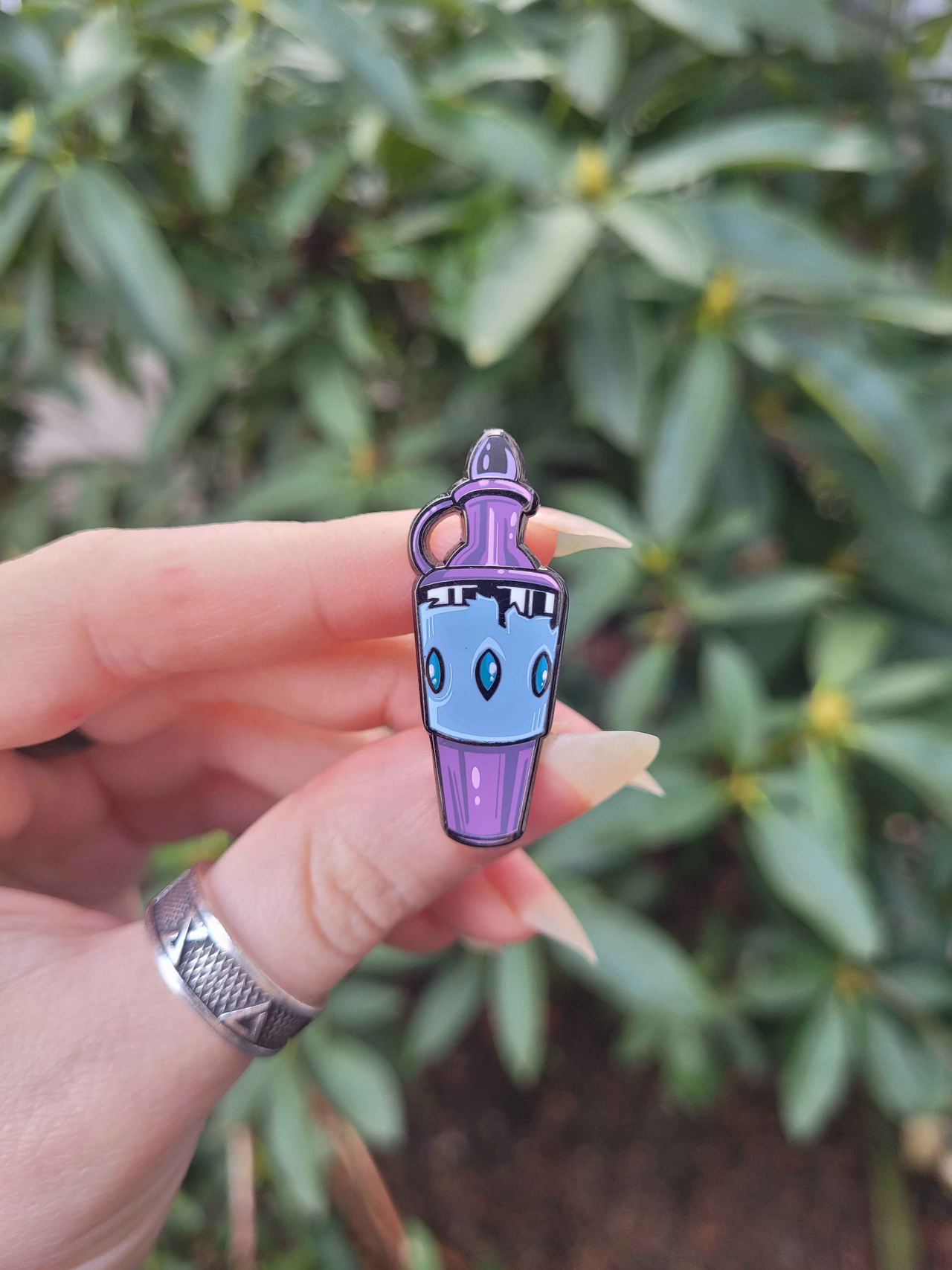 Skooma Enamel Pin