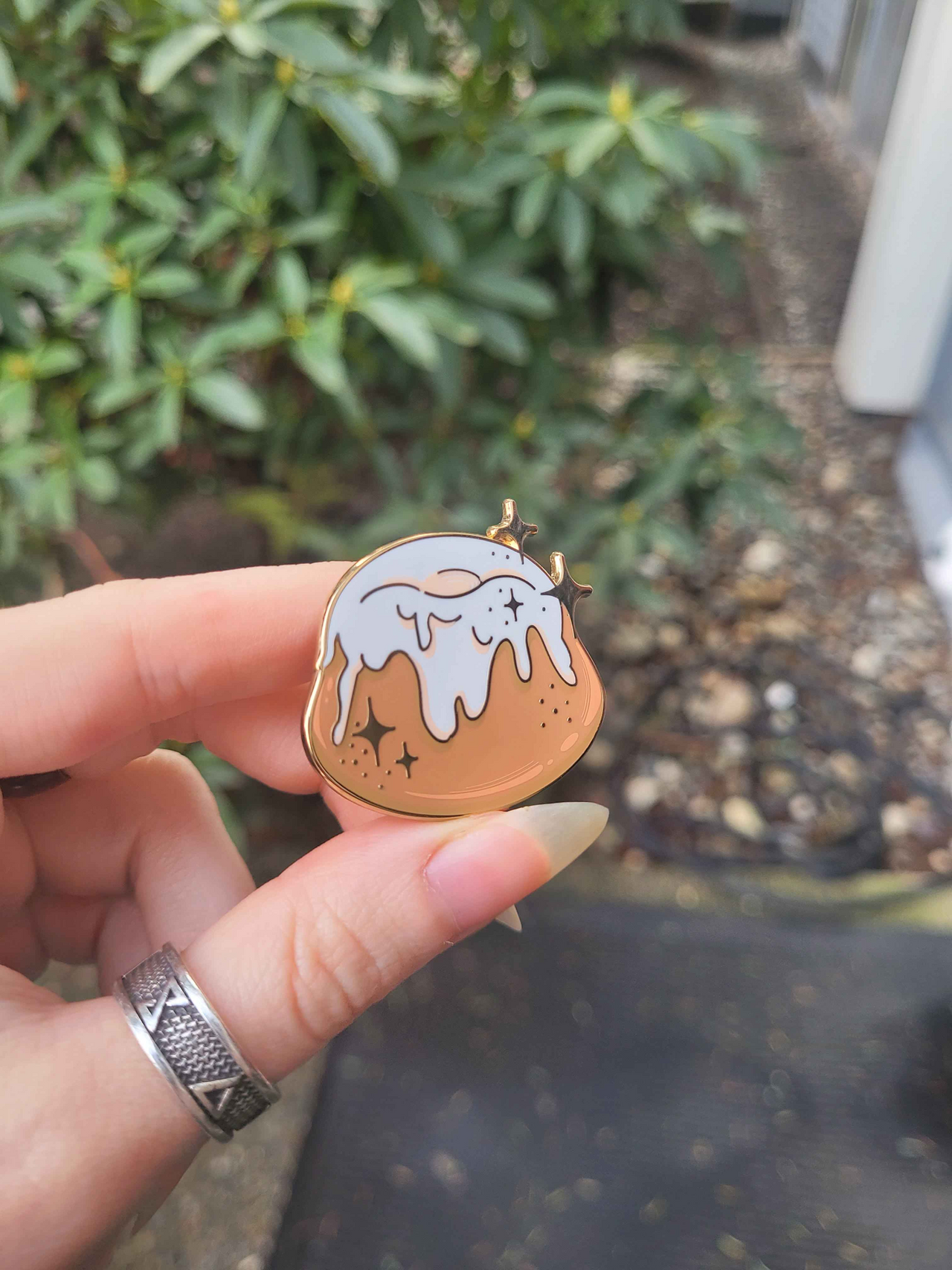 Sweetroll Enamel Pin
